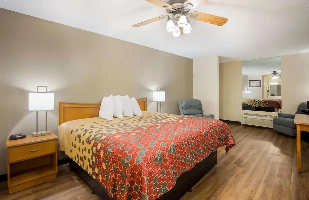 Econo Lodge Live Oak-1